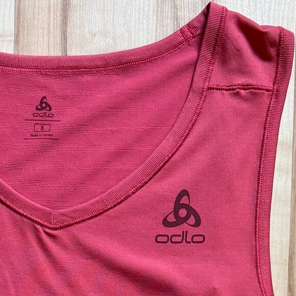 Women's Athletic Tank Tops (2) - Picture 3 of 14